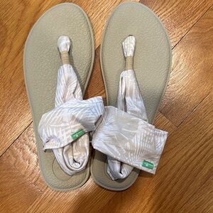 Sanuk Beige and Off-White Palm-Print Wrap Sandals